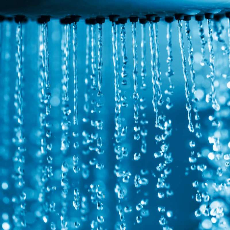 photo show clear water in shower glass