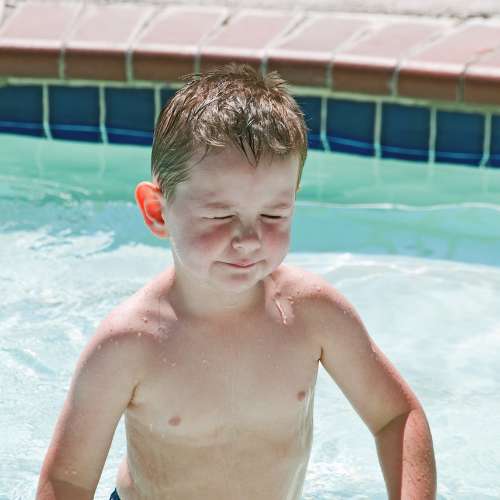 photo of child suffer from chlorine in a pool