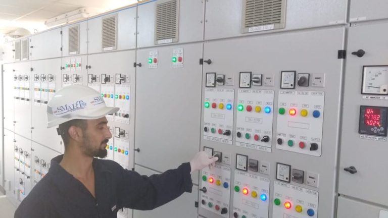 photo of smart water operator operate and maintain sewage treatment plant